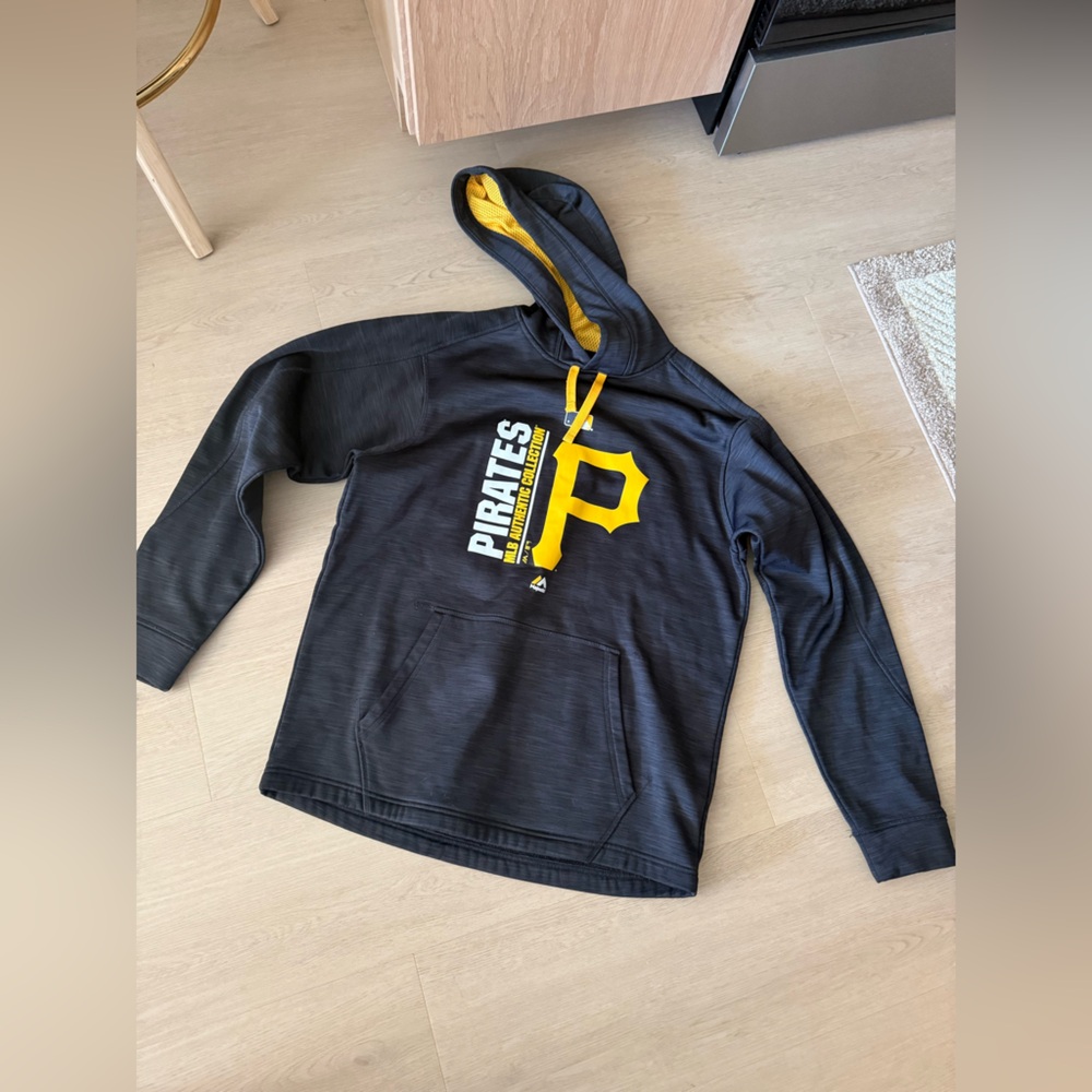 Majestic Pirates MLB Hoodie in Black and Yellow